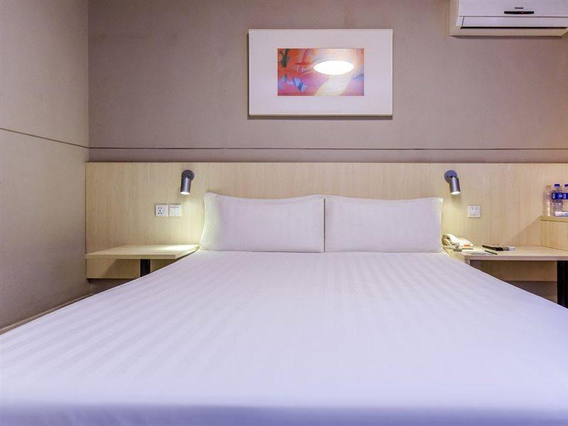 Jinjiang Inn Shenzhen North Railway Station Экстерьер фото